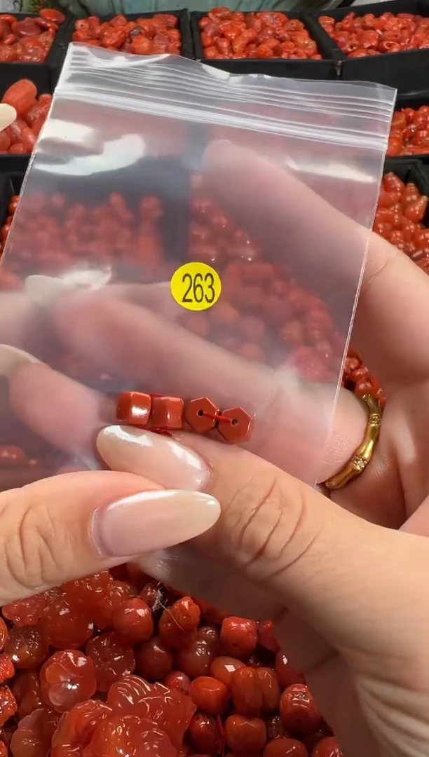 颈饰未镶嵌南红玛瑙1