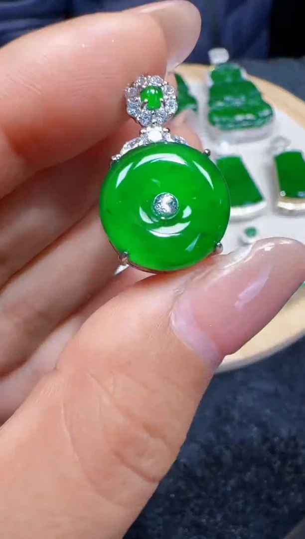 未镶嵌定制翡翠翡翠吊坠68