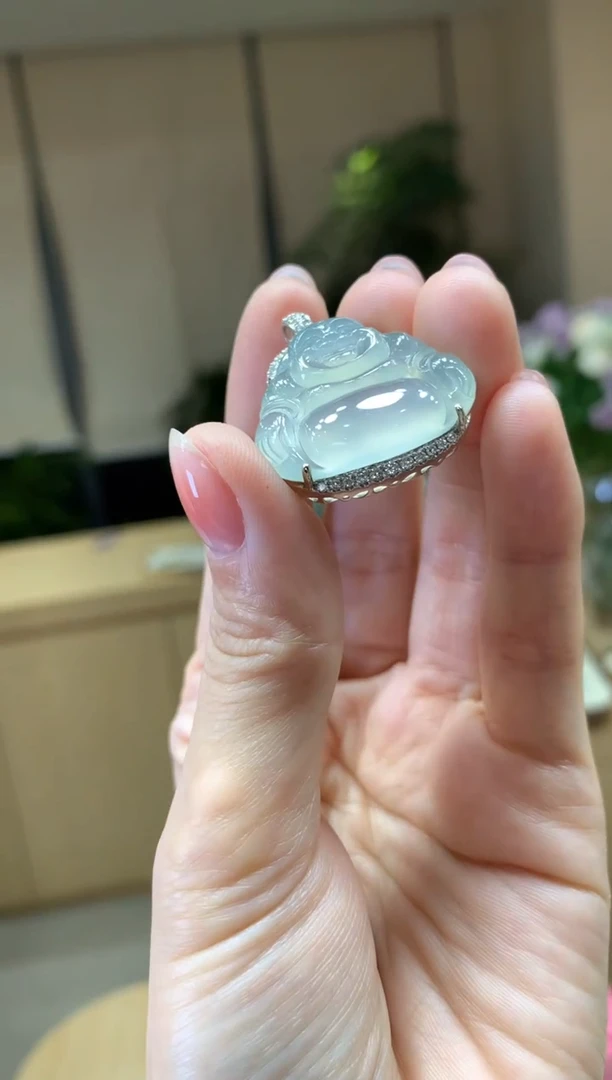 颈饰18K金镶嵌翡翠|不退不换