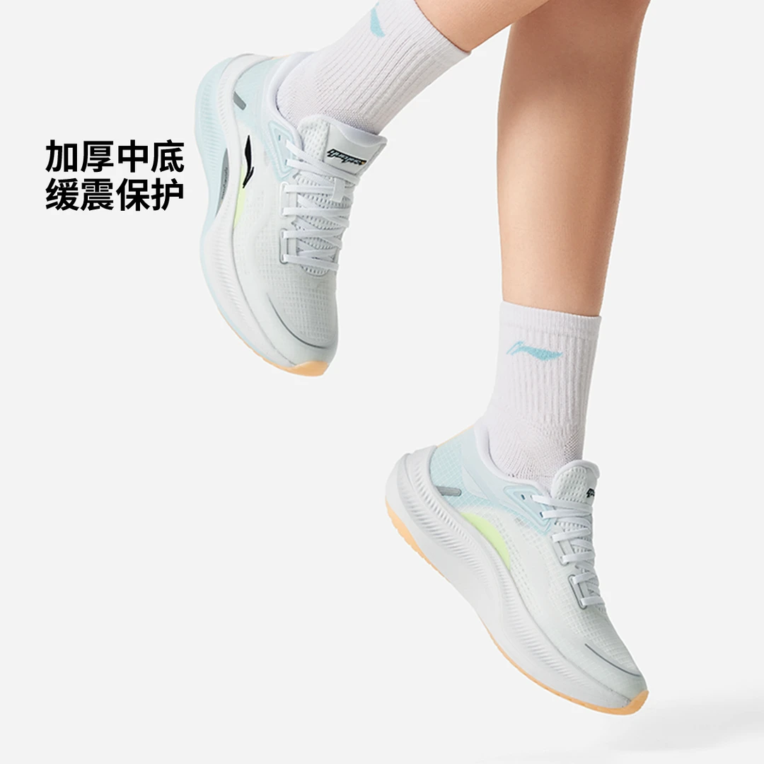 李宁女子运动休闲跑鞋2025春季越影4回弹轻质透气回弹缓震ARHV004