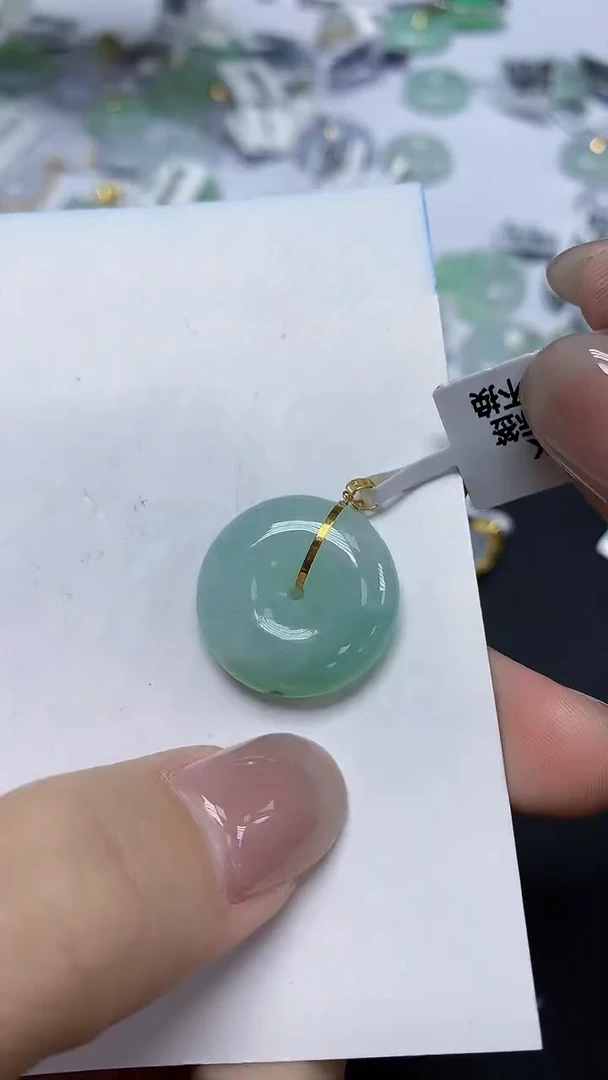 翡翠18K金镶嵌颈饰天然缅甸翡翠A货