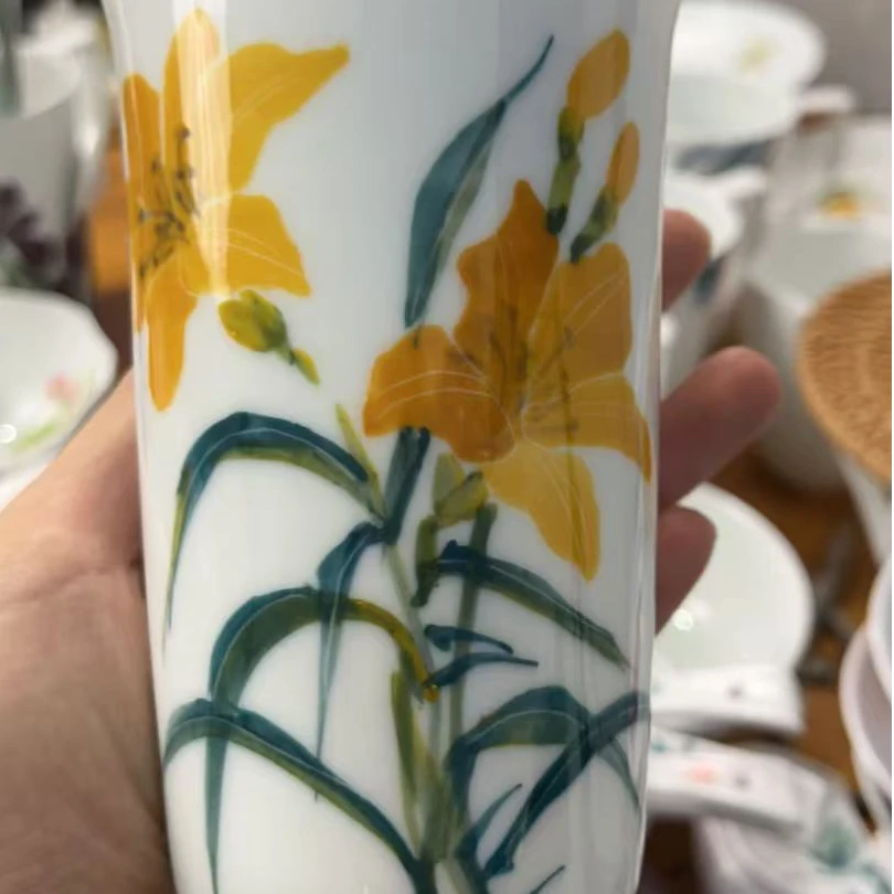 景德镇釉下五彩小黄花杯