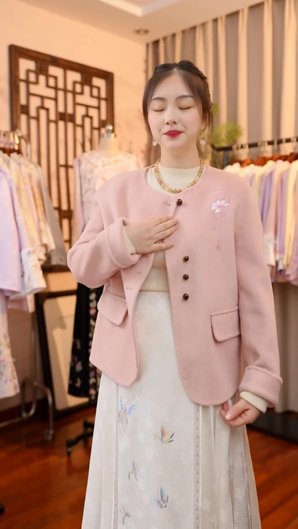 刺绣真丝非遗服饰一物一件