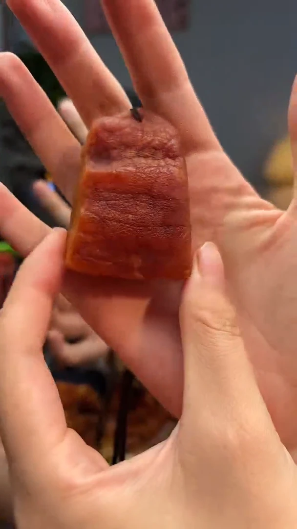 未镶嵌颈饰琥珀吊坠