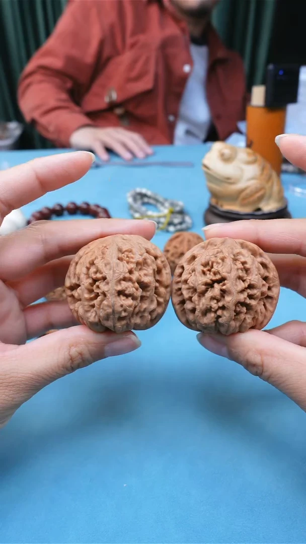 【闪购商品】文玩核桃把件j2856 43mm左右大粗筋核桃 1对