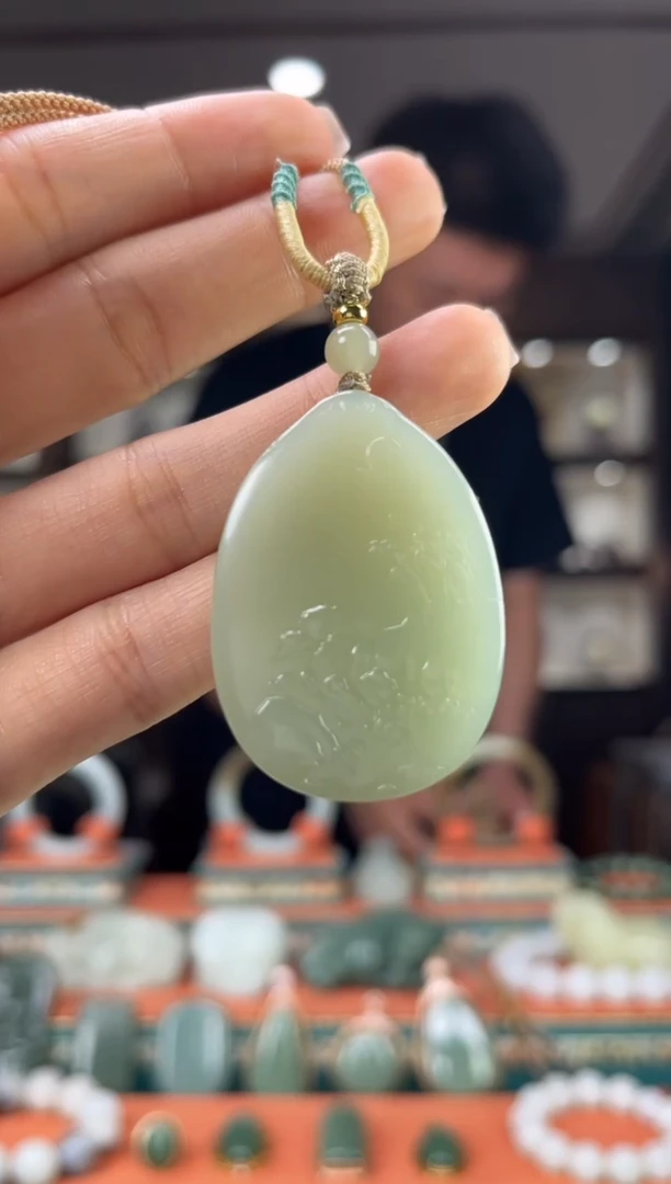 和田玉未镶嵌颈饰佩佩