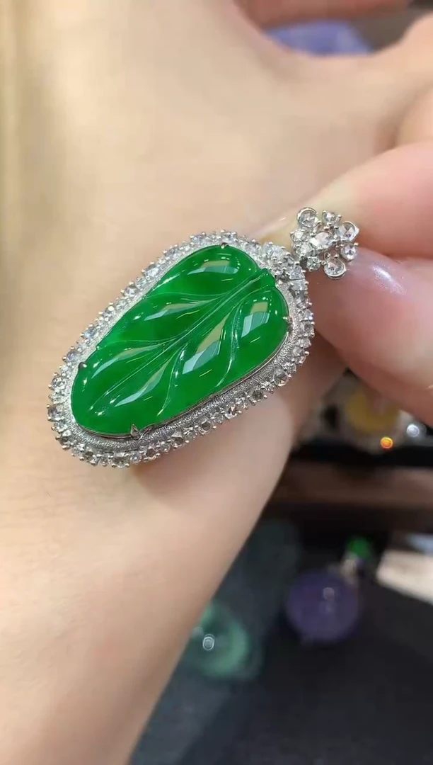 吊坠(不含链)18K金镶嵌翡翠D29