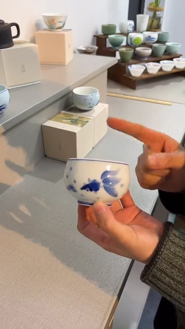景德镇高温瓷金鱼禅定