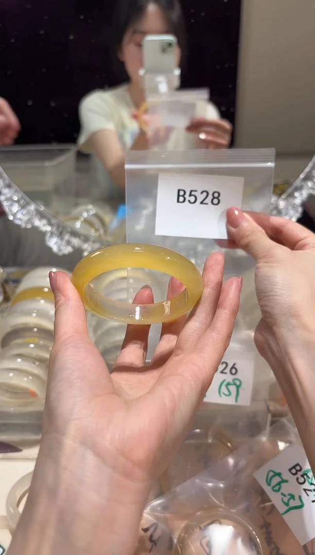 玛瑙/玉髓手镯未镶嵌B528