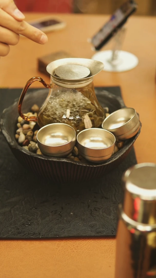 宋艺轩福利电陶炉+透明陈皮壶+三只钛主人杯