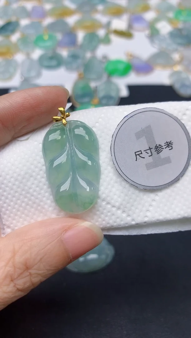 翡翠18K金镶嵌颈饰天然缅甸A货翡翠