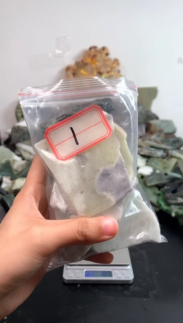 未镶嵌和田玉摆件1