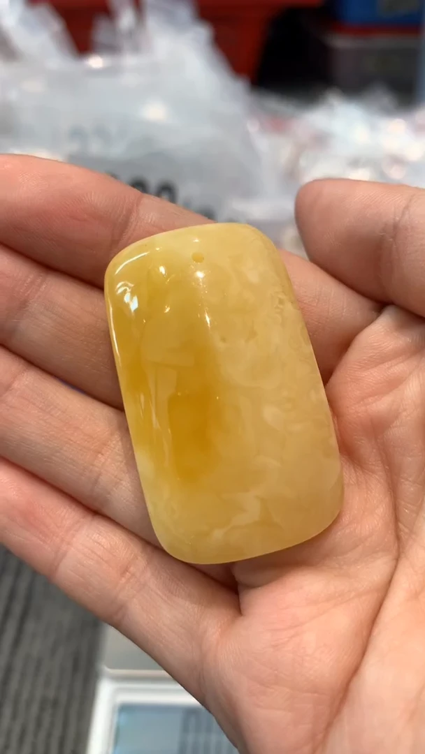 未镶嵌琥珀珠宝奇石96