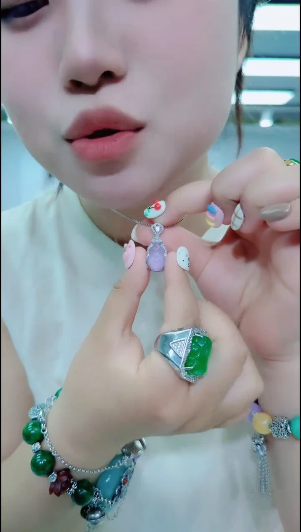 翡翠未镶嵌颈饰1645紫葫芦