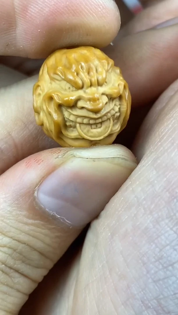 猴头核桃吊坠咬钱