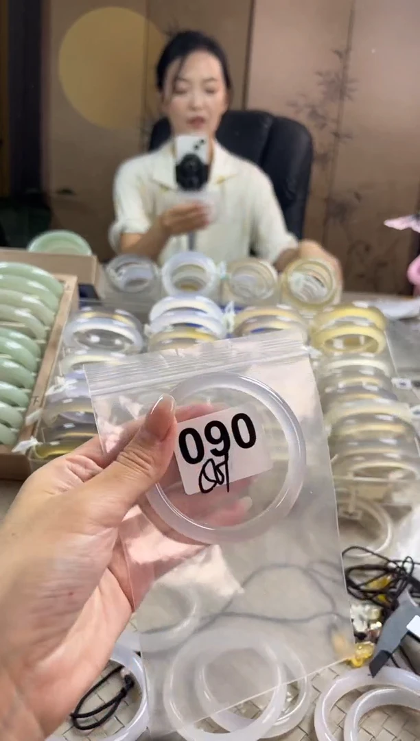 手镯玛瑙/玉髓未镶嵌090