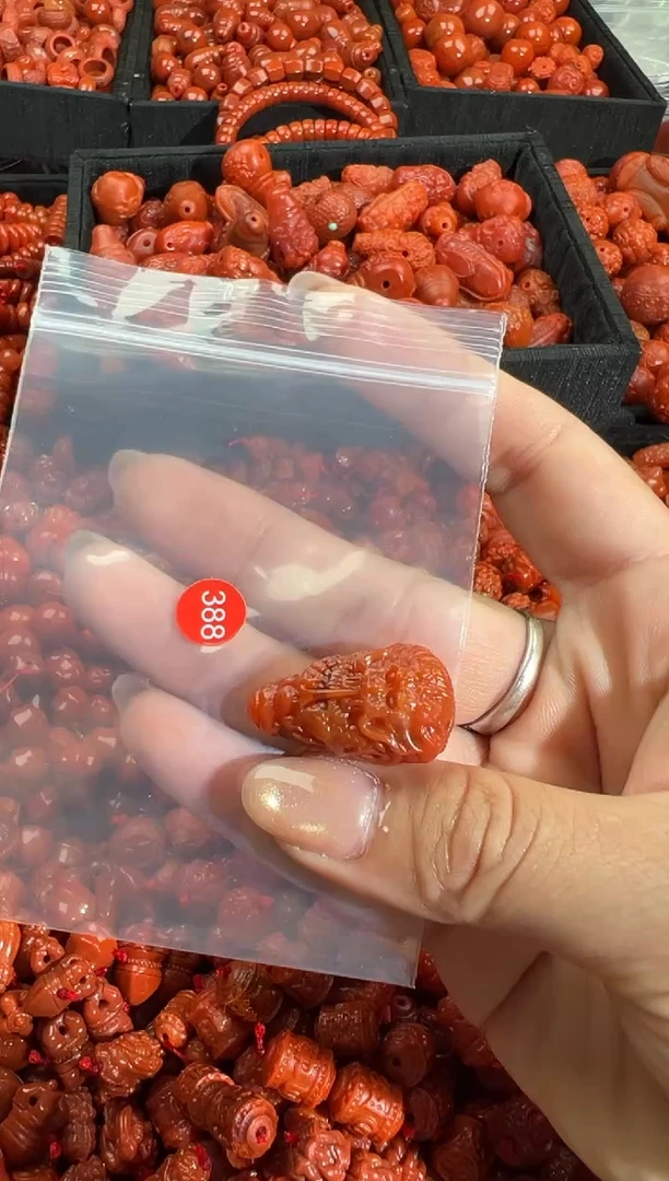 南红玛瑙未镶嵌颈饰1