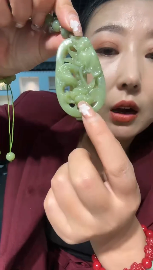 【闪购商品】岫玉颈饰未镶嵌湖水绿荷花鱼