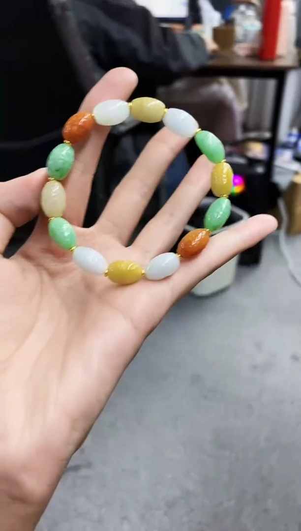 颈饰未镶嵌翡翠手串