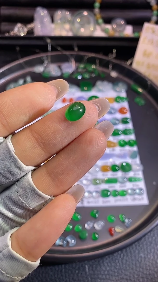 翡翠挂件未镶嵌蛋面