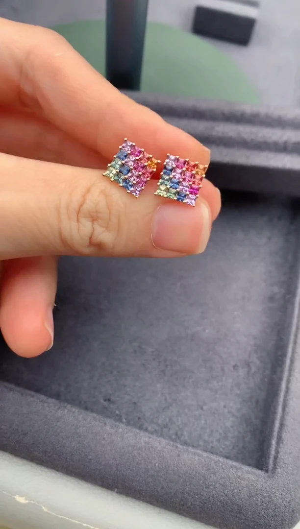 彩色蓝宝石耳饰18K金镶嵌1.7ct彩蓝宝 DF