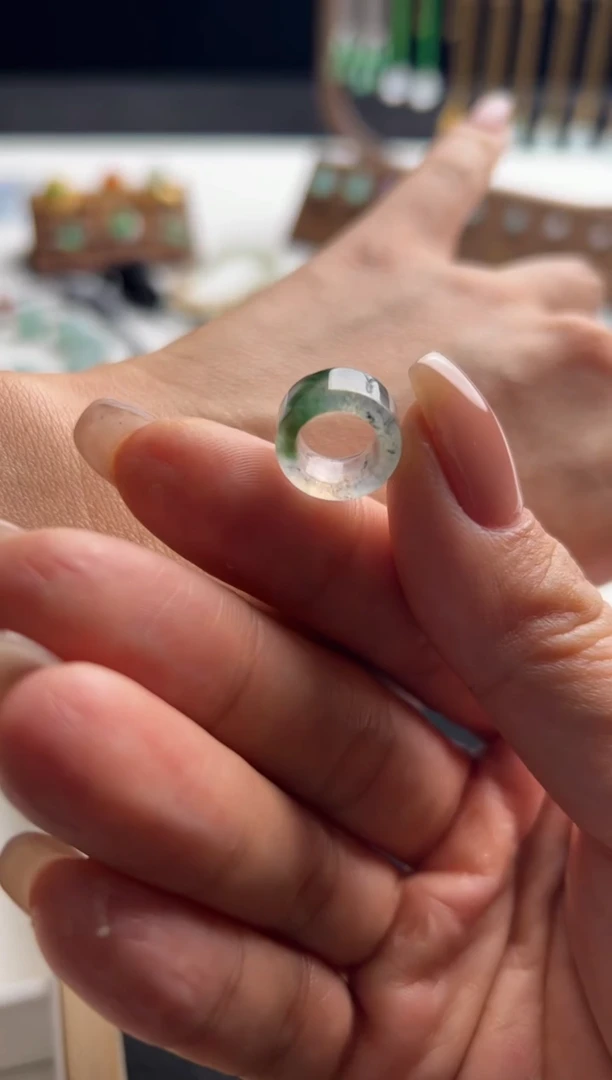 【闪购商品】定制翡翠未镶嵌乌鸡飘花跑环280-xds 清！