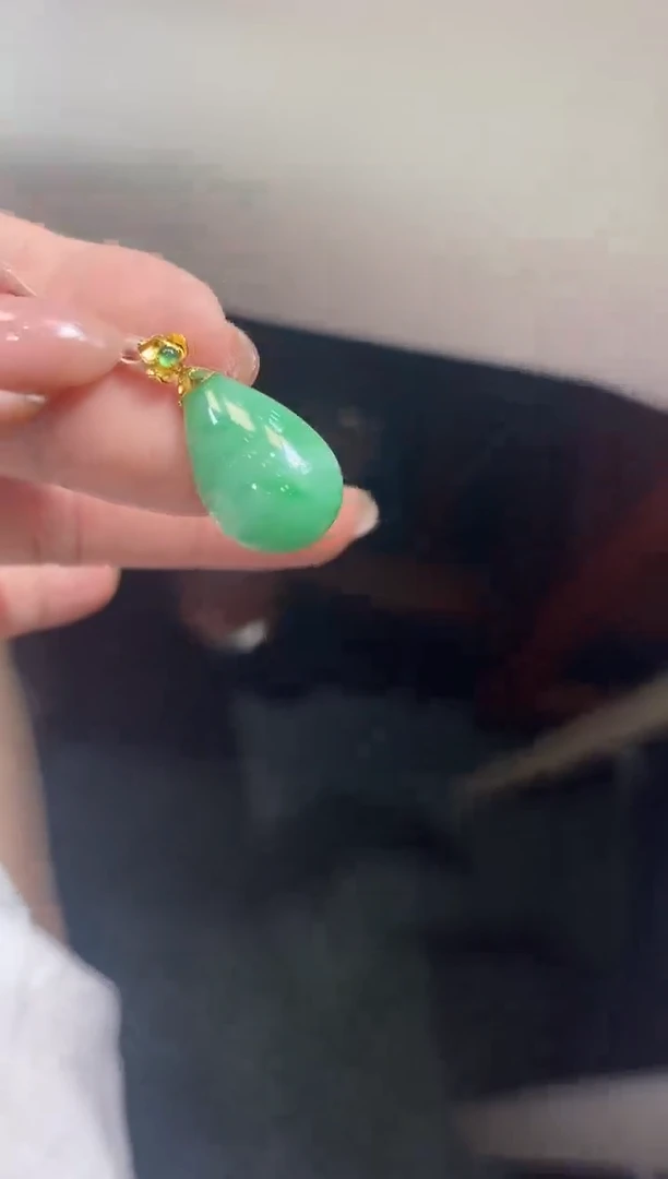 翡翠18K金镶嵌吊坠(不含链)水滴