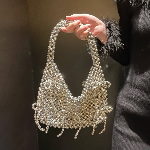 2025新款银闪闪金属感银色绑带设计感手工编织串珠包时髦手提包女