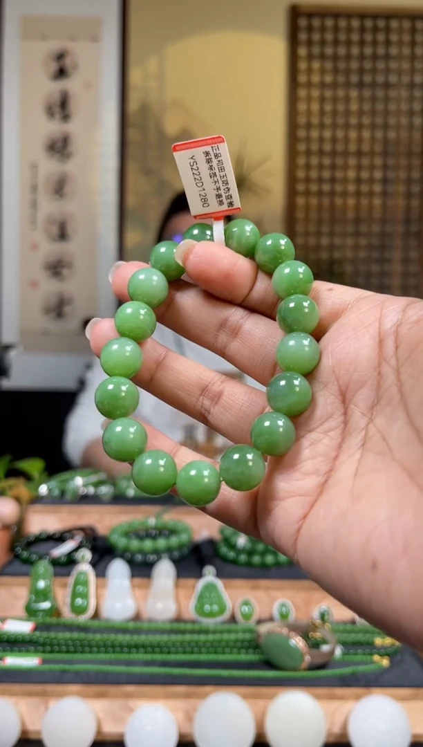 颈饰未镶嵌和田玉±12mm粉绿单圈手串