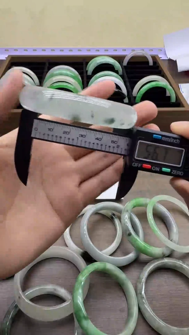 未镶嵌手镯翡翠c39