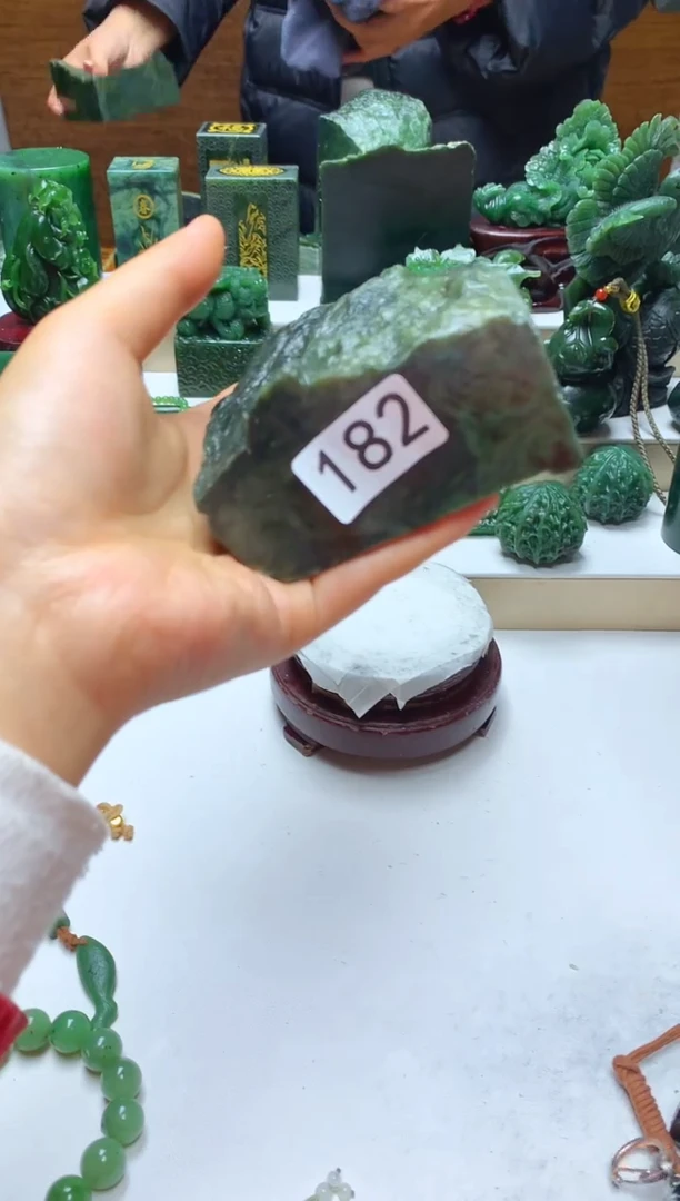 未镶嵌和田玉摆件1