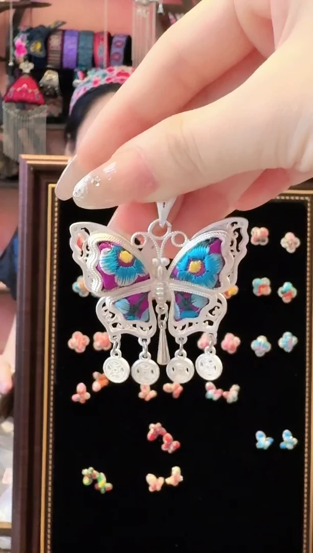 织绣芳***?云织谣民族风精美饰品 101**