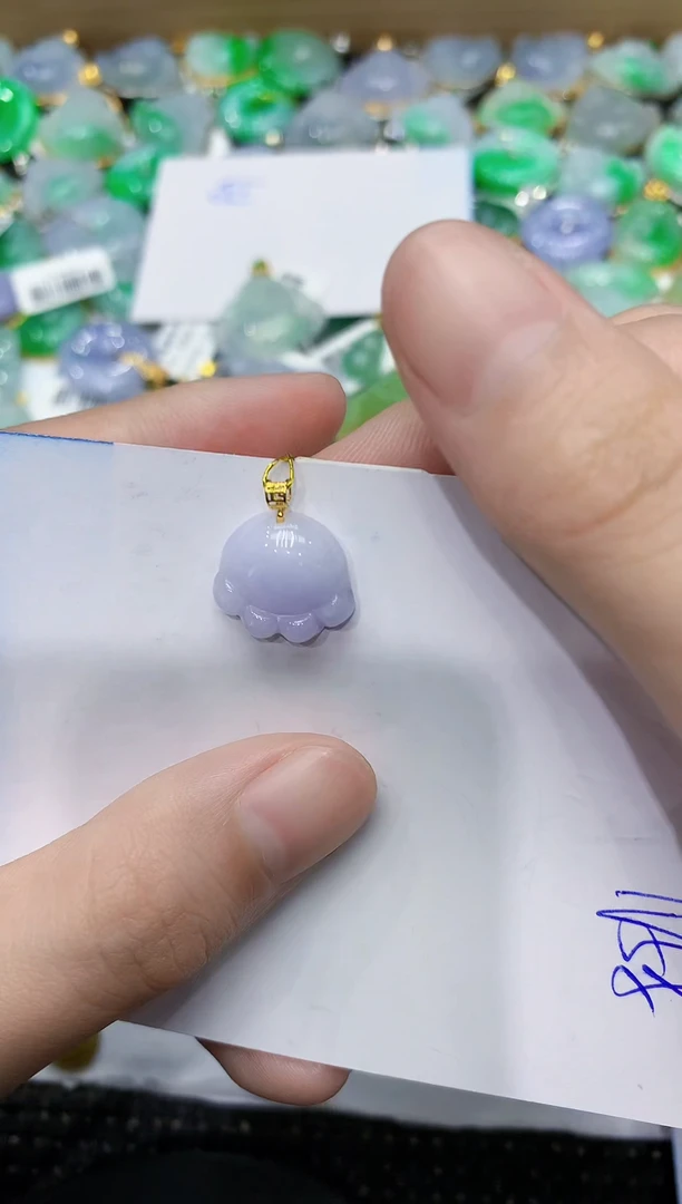 翡翠18K金镶嵌颈饰111111111