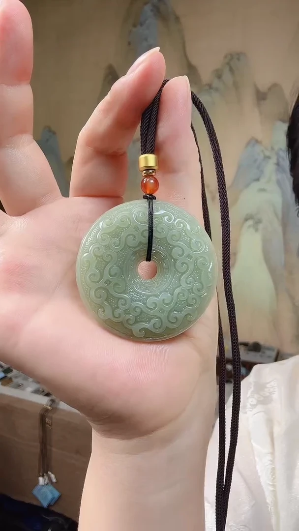 和田玉未镶嵌颈饰.