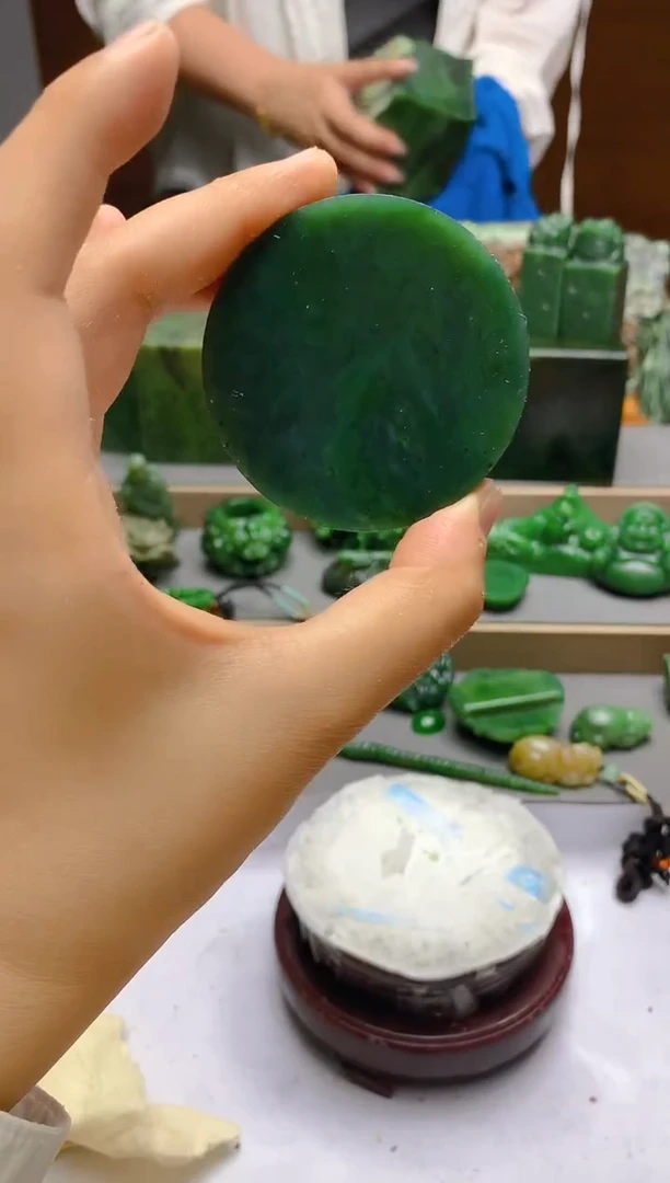 和田玉（碧玉）未镶嵌珠宝半成品随机发货·1个