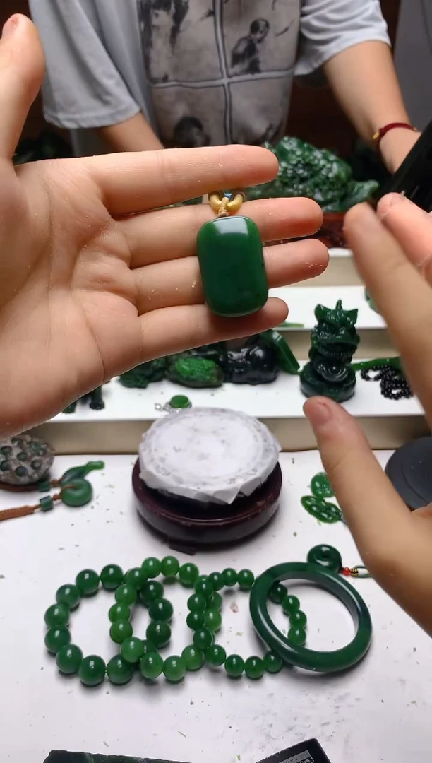 未镶嵌和田玉（碧玉）珠宝半成品随机发货一个