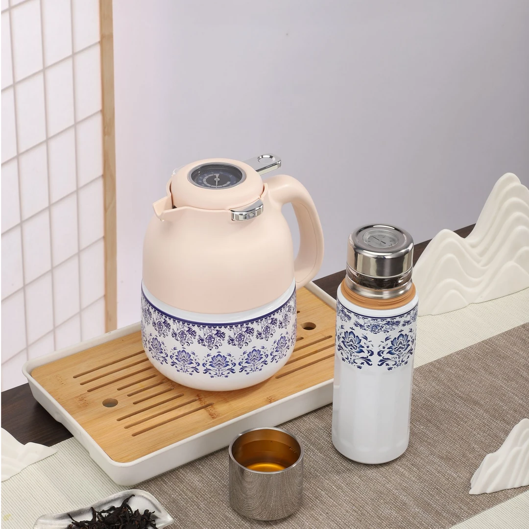 高档家用青花瓷钛合金保温壶保温杯套装