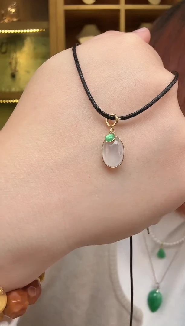 颈饰18K金镶嵌翡翠挂件