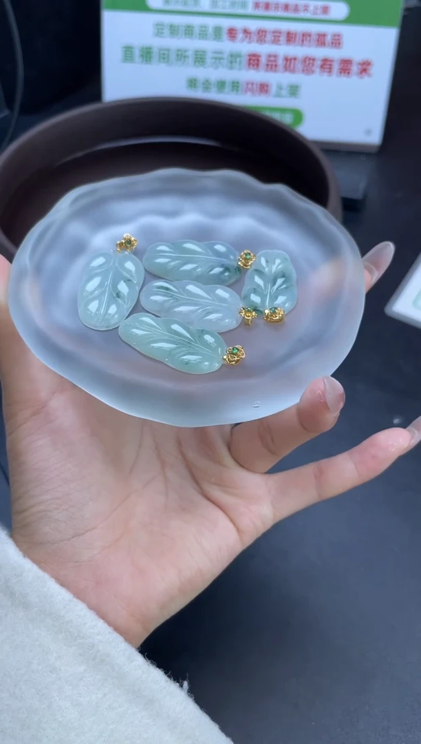 【闪购商品】翡翠吊坠(不含链)18K金镶嵌W008-31710F多样性发一