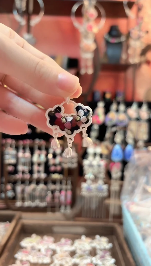 织绣云织谣民族风精美饰品   4