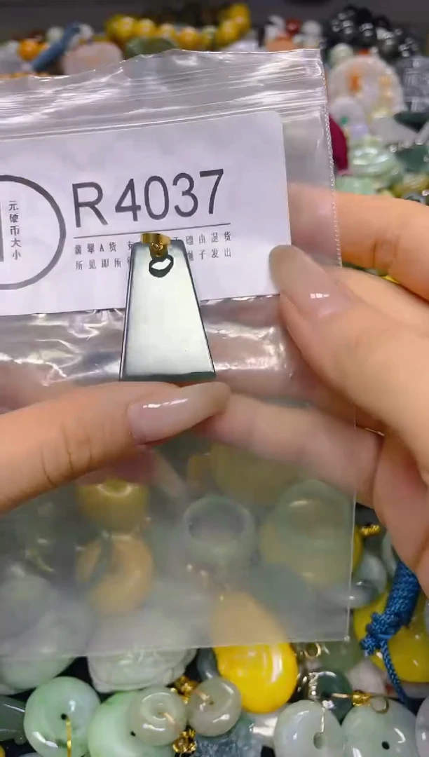 颈饰未镶嵌翡翠/ R /翡翠A货，一件也是批发价