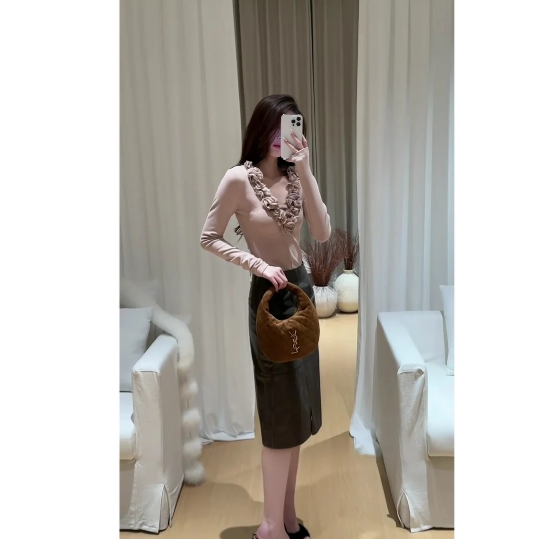 法式立体花朵性感v领长袖内搭打底衫女秋冬修身上衣复古皮裙套装
