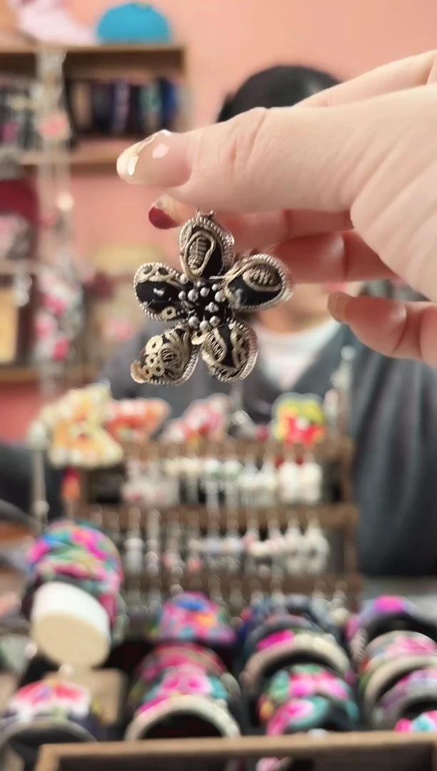 织绣艺枝独绣手工饰品   16