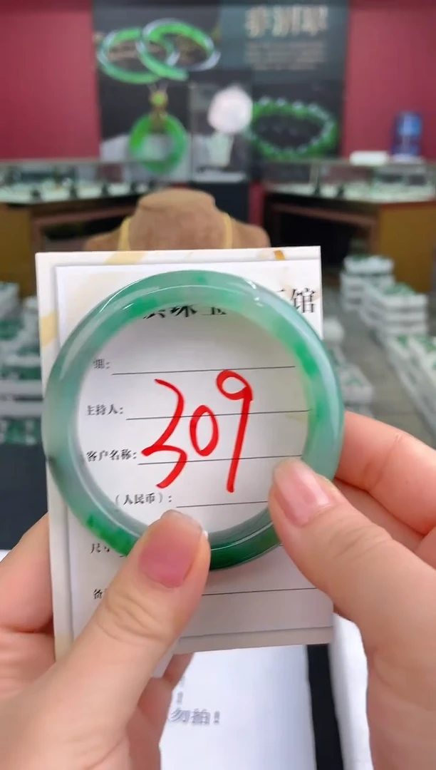 未镶嵌手镯石英质玉（非洲翠）微瑕介意勿拍