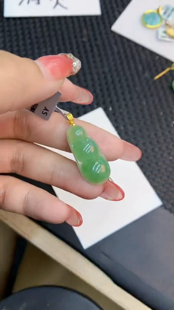 颈饰未镶嵌翡翠1