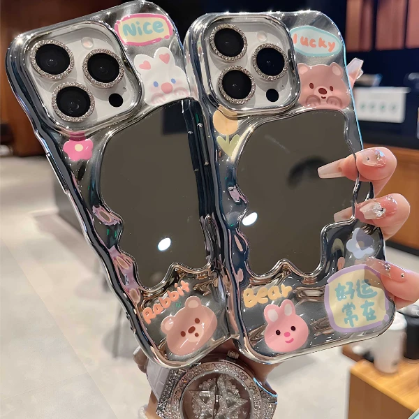 适用苹果系列iPhone16新款手机壳15prom时尚个性小熊半包透气大孔