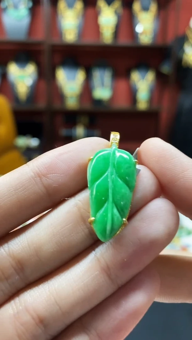 颈饰未镶嵌翡翠吊坠