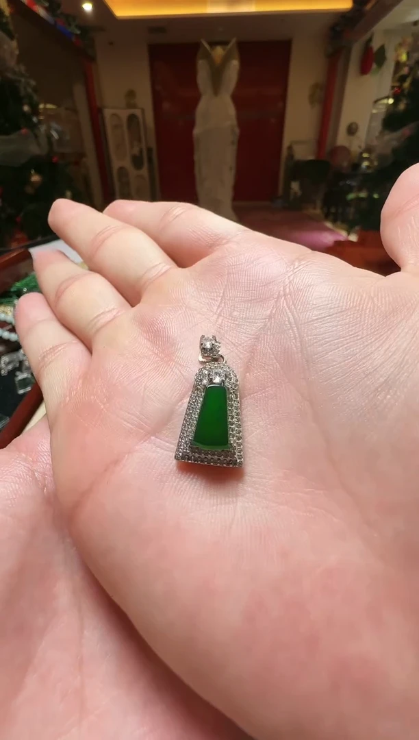 【闪购商品】翡翠吊坠(不含链)未镶嵌翡翠