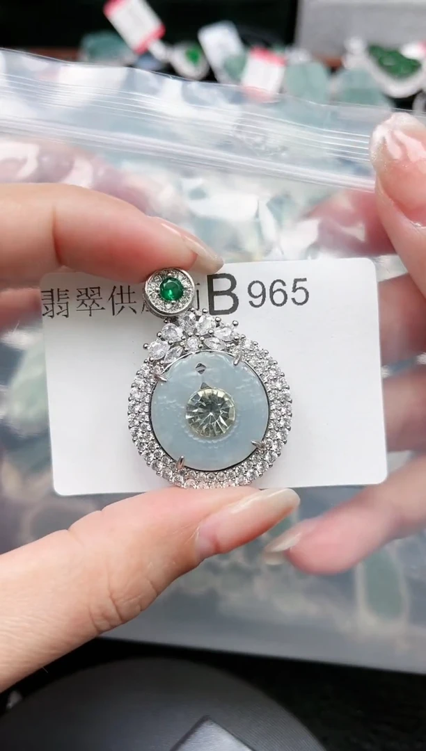 【闪购商品】翡翠颈饰未镶嵌965赠皮绳