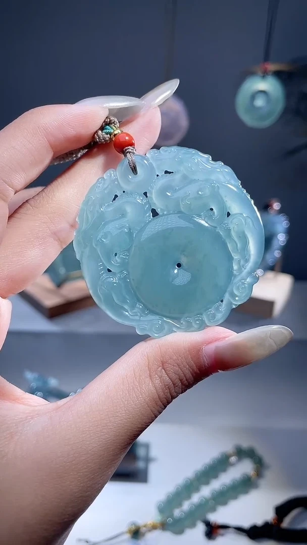 颈饰未镶嵌翡翠龙扣
